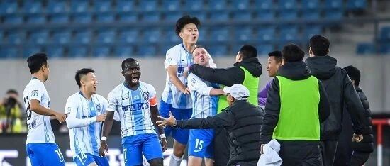 保级争冠高潮迭起话题多多 足球独特魅力尽显