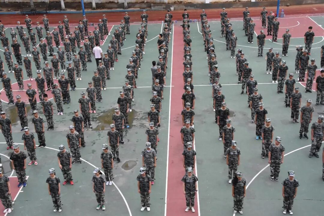 爱华学校| 抛洒汗水,青春无悔---我校2018级新生学前教育课间操训练