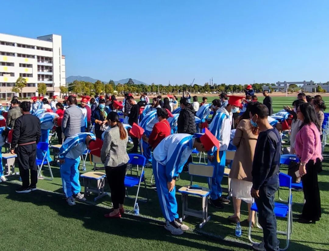 十八而志筑梦起航红海湾白沙中学举办2022届毕业生成人典礼