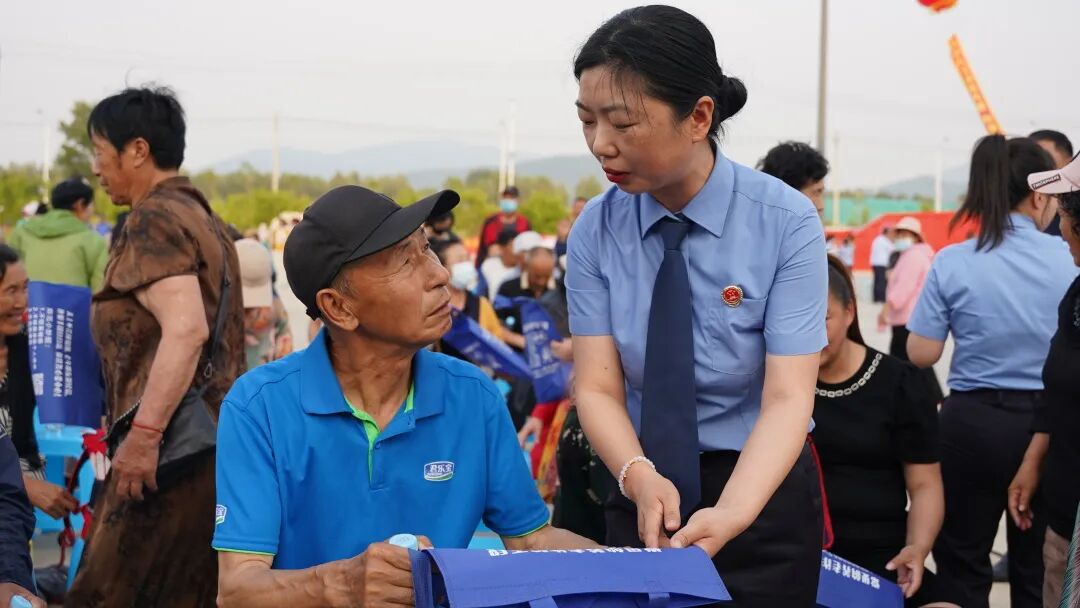 永吉检察法治宣传走进县城文化广场