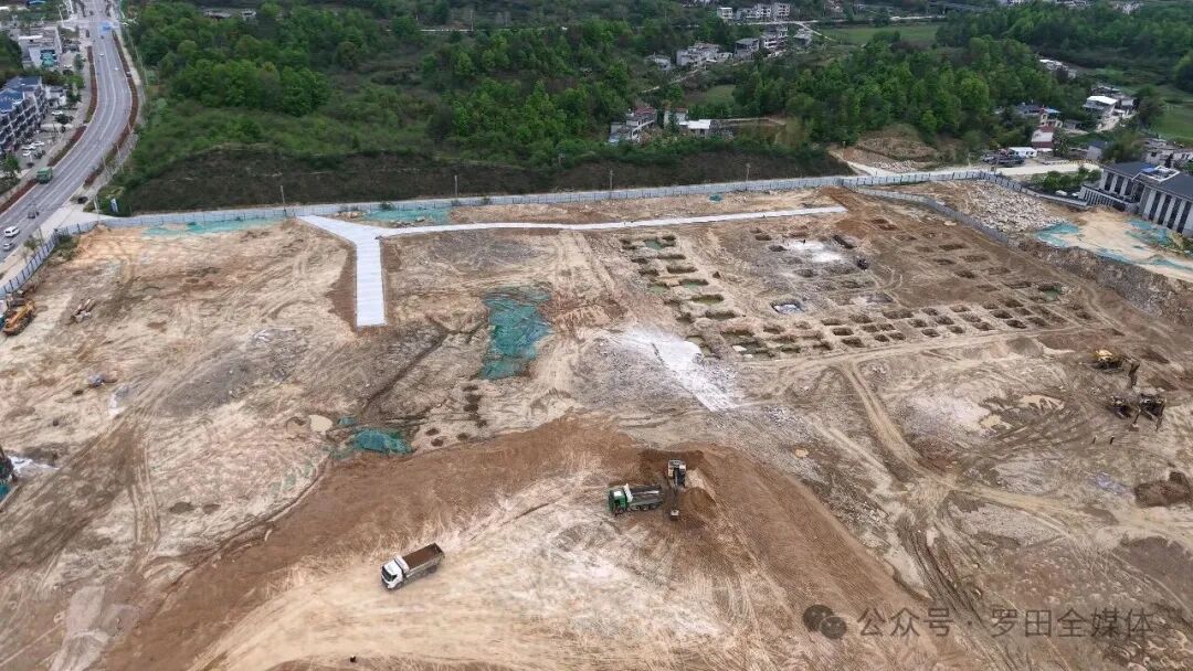 罗田一中迁建项目稳步推进 施工进度有序提速