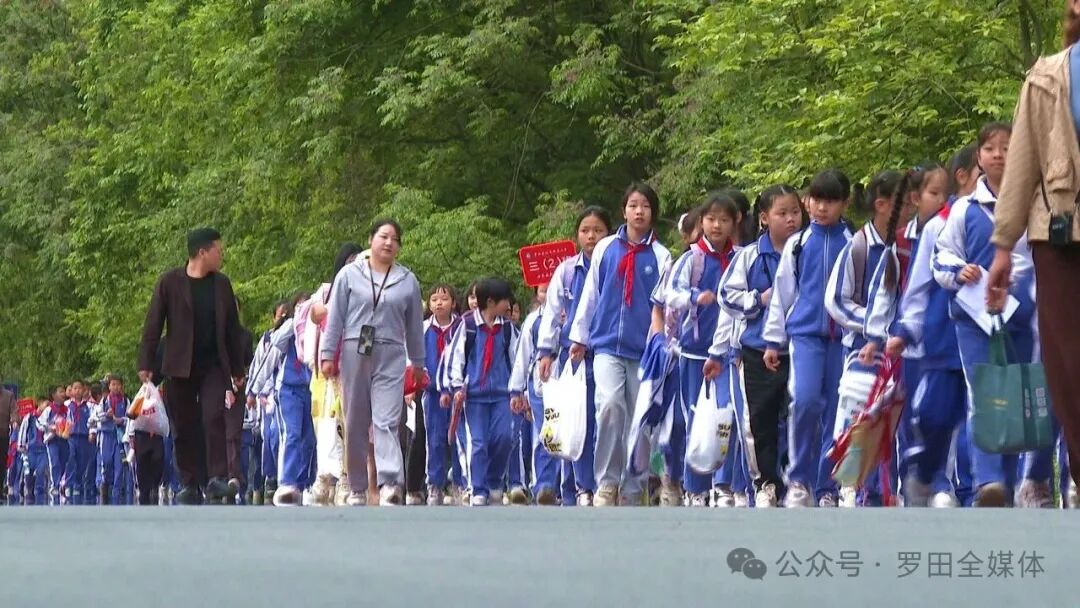 罗田县城南新区小学：春日远足砺成长 家校共育筑健康