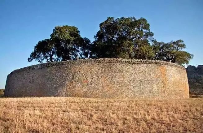 大津巴布韋遺址代表了南部非洲古代文明的巔峰,總面積達720公頃.