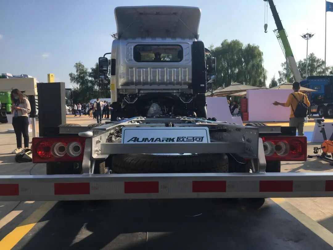 米2轻卡底盘自重1.8吨