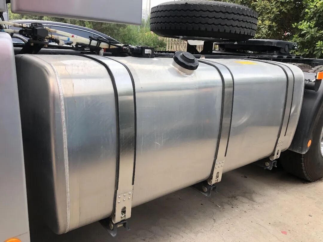 2.5万就能买的福田欧曼ESTA自动挡，能够征服云贵川险路吗？"