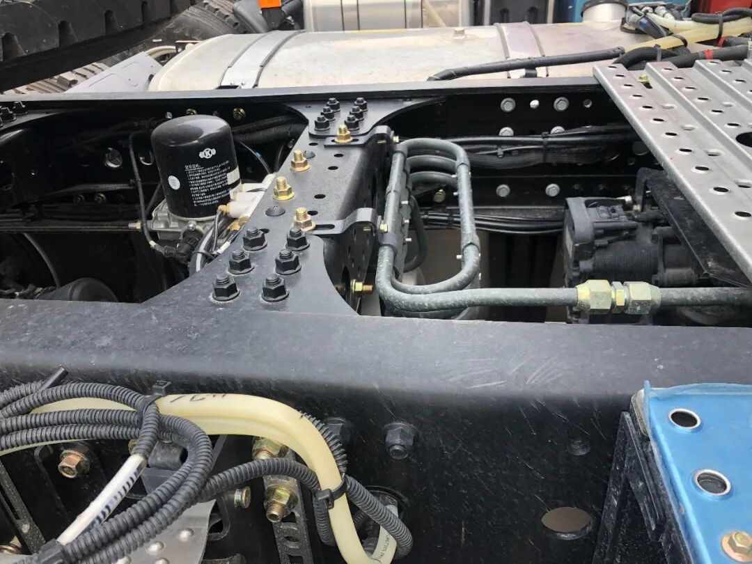 2.5万就能买的福田欧曼ESTA自动挡，能够征服云贵川险路吗？"