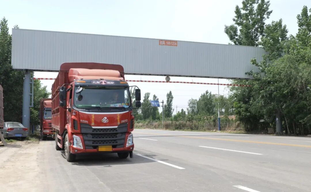 三次事故捡回三次命，这个80后车主为何敢把命交给乘龙M3？