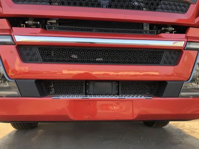 重汽豪沃高端牵引车新车TH7面世，自动挡仅售35万元，你想买吗？