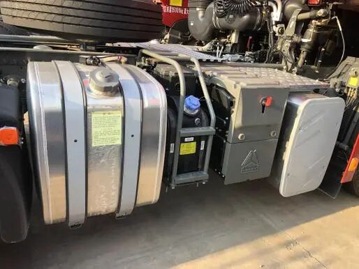 重汽豪沃高端牵引车新车TH7面世，自动挡仅售35万元，你想买吗？