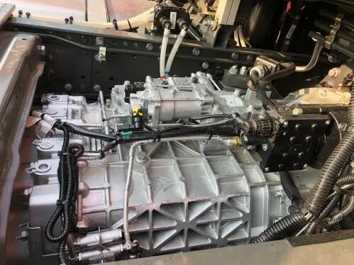 重汽豪沃高端牵引车新车TH7面世，自动挡仅售35万元，你想买吗？