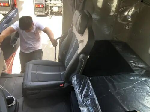 重汽豪沃高端牵引车新车TH7面世，自动挡仅售35万元，你想买吗？