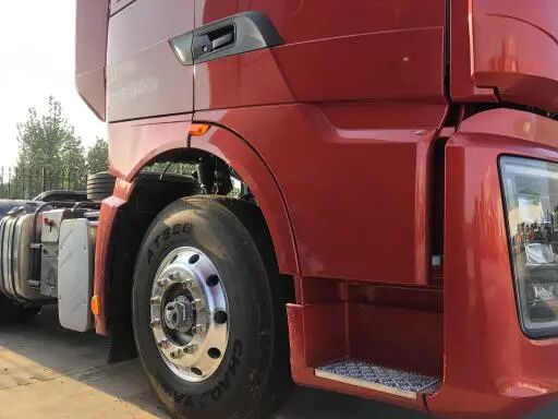 重汽豪沃高端牵引车新车TH7面世，自动挡仅售35万元，你想买吗？