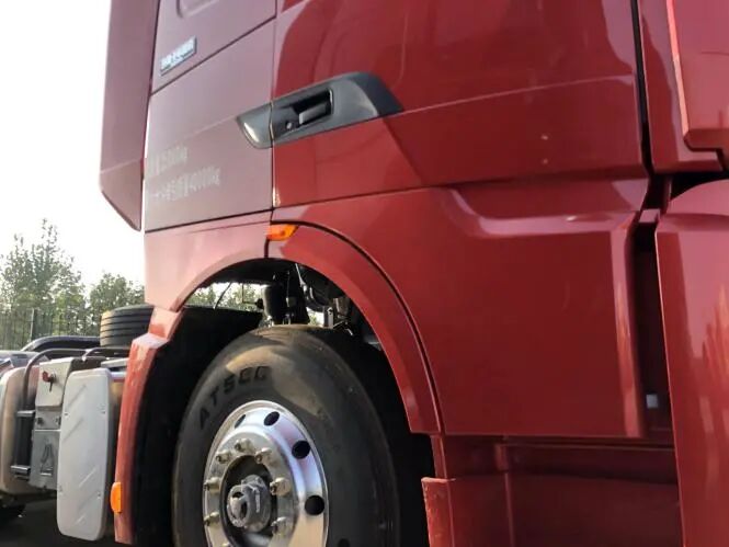 重汽豪沃高端牵引车新车TH7面世，自动挡仅售35万元，你想买吗？