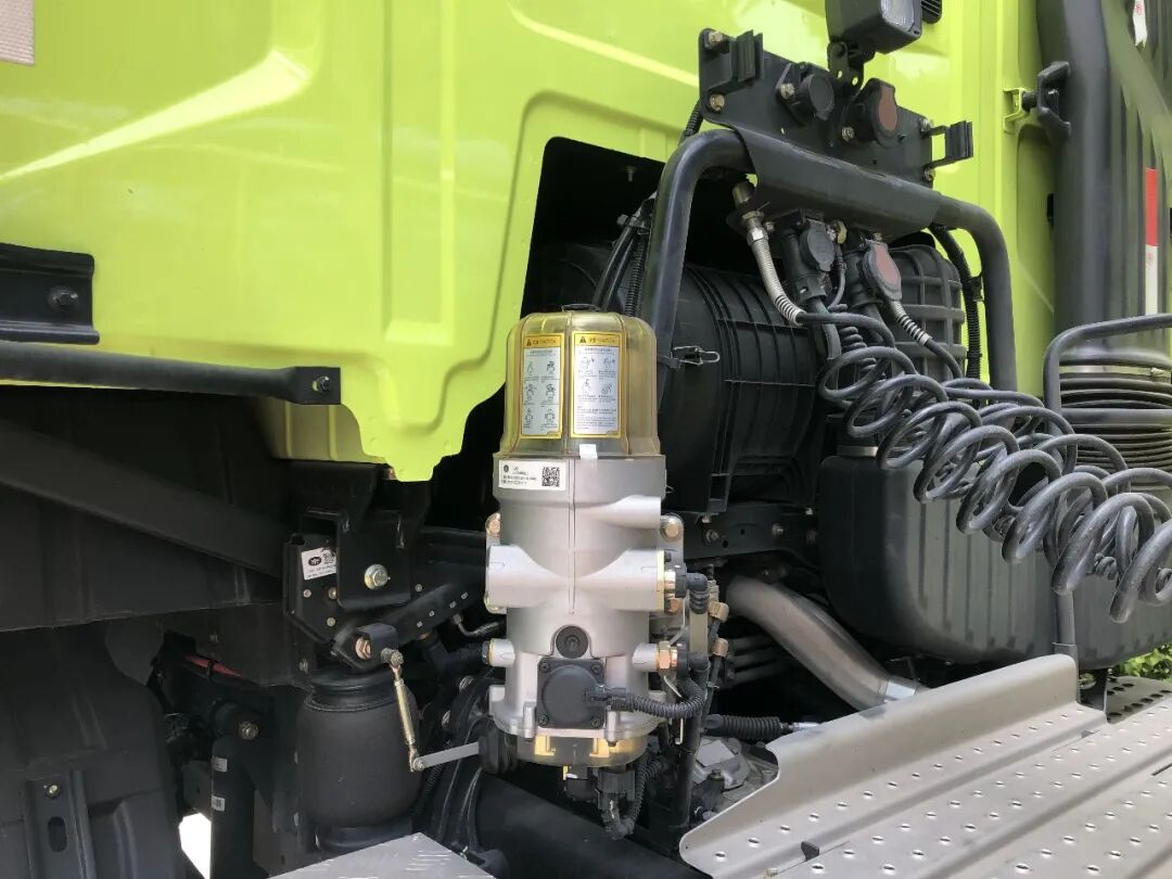 百公里油耗32L ！550马力解放J7牵引车为何如此省油？