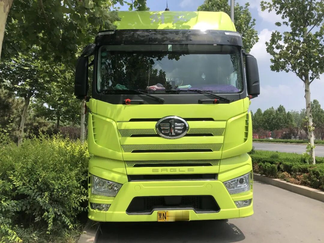 百公里油耗32L ！550马力解放J7牵引车为何如此省油？