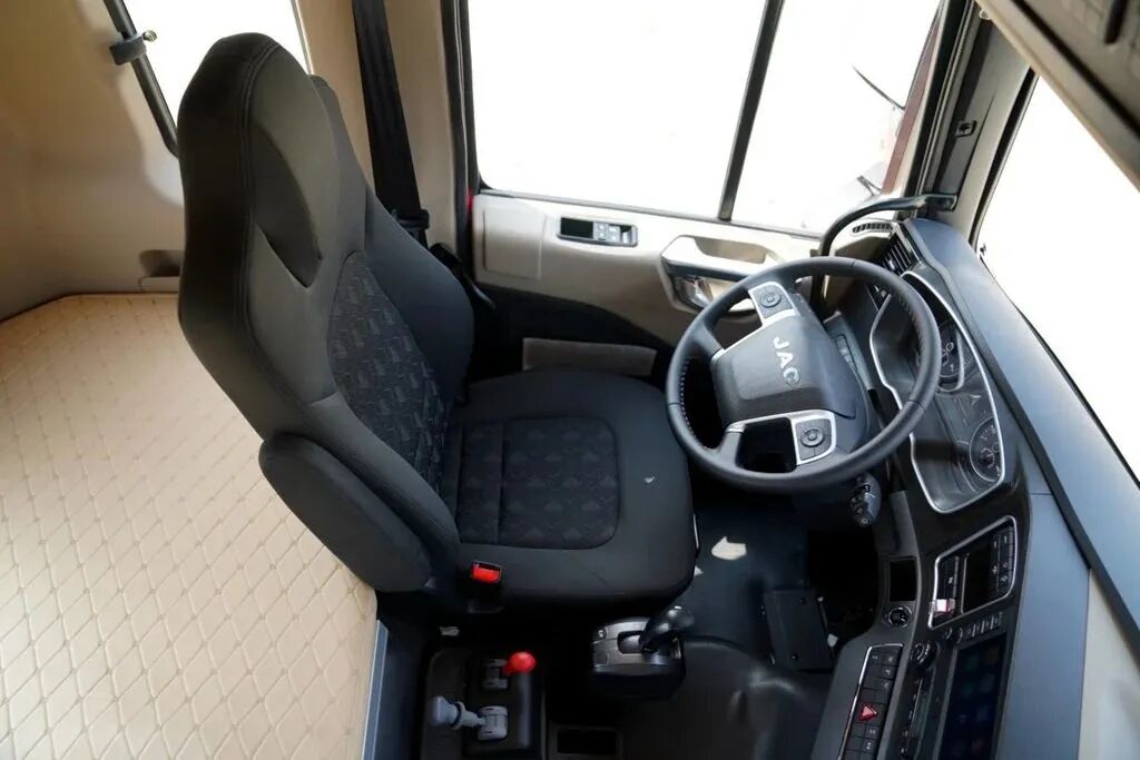 自动挡也有高下之分？江淮格尔发A5W牵引车 510马力 “真”AMT竟会主动省油？