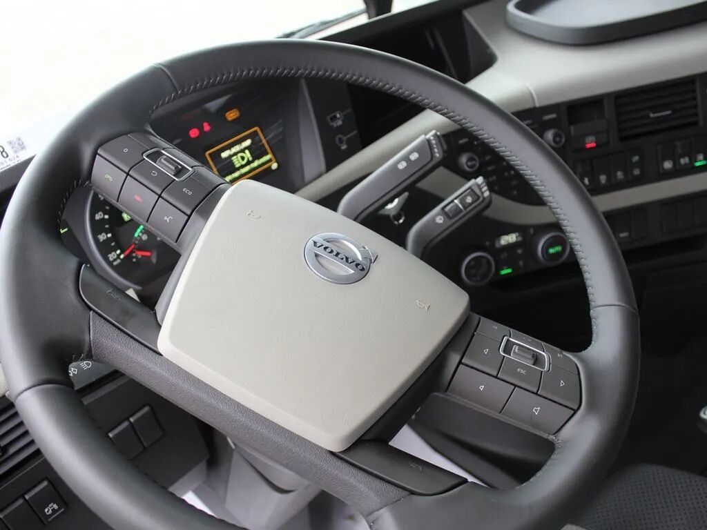 每月行驶2.7万公里 百公里油耗仅26L！这款重卡牵引车的实力不同凡响