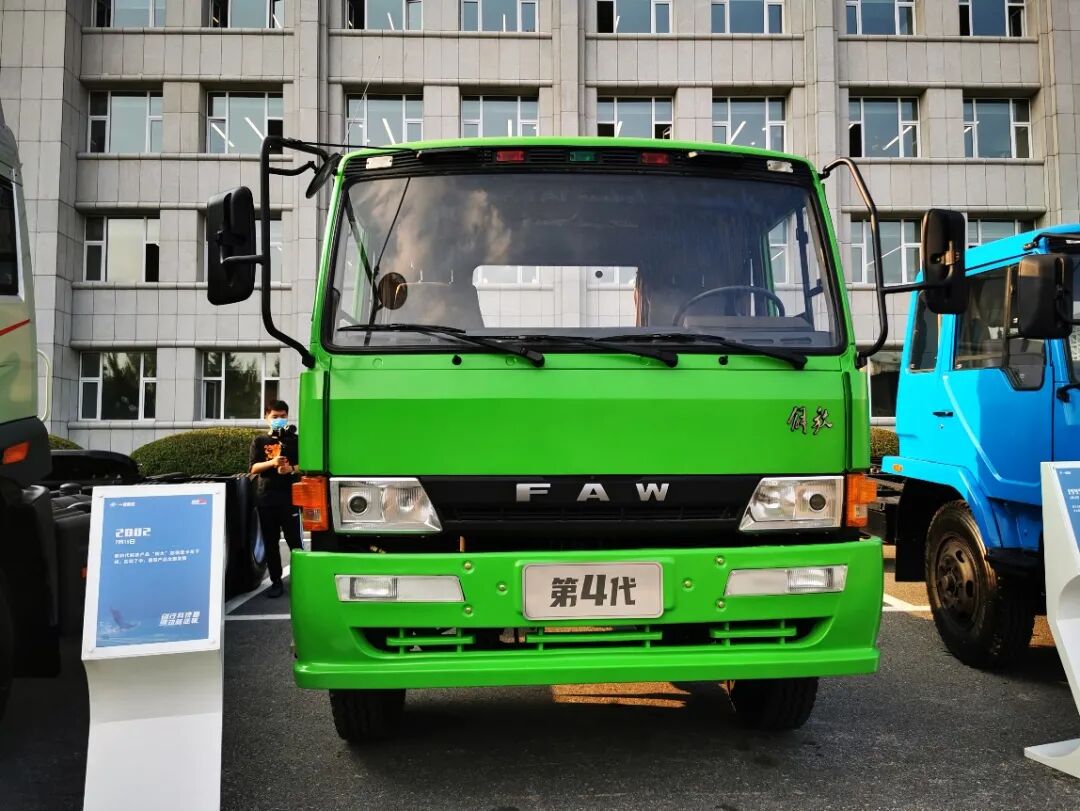 解放1-7代重卡都见过 没有驾驶室和方向盘的重卡见过吗？造型太科幻了（附高清大图）