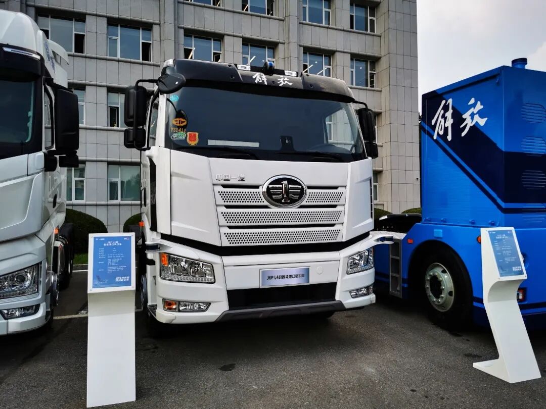 解放1-7代重卡都见过 没有驾驶室和方向盘的重卡见过吗？造型太科幻了（附高清大图）