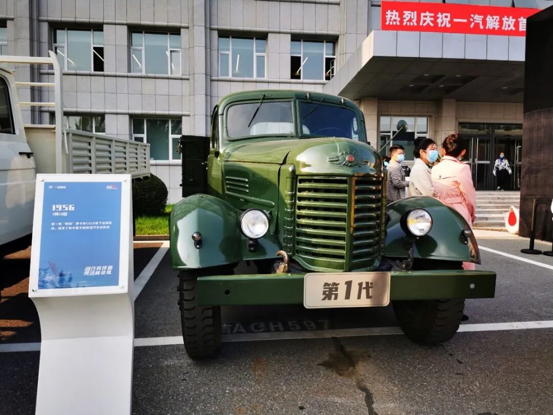 解放1-7代重卡都见过 没有驾驶室和方向盘的重卡见过吗？造型太科幻了（附高清大图）