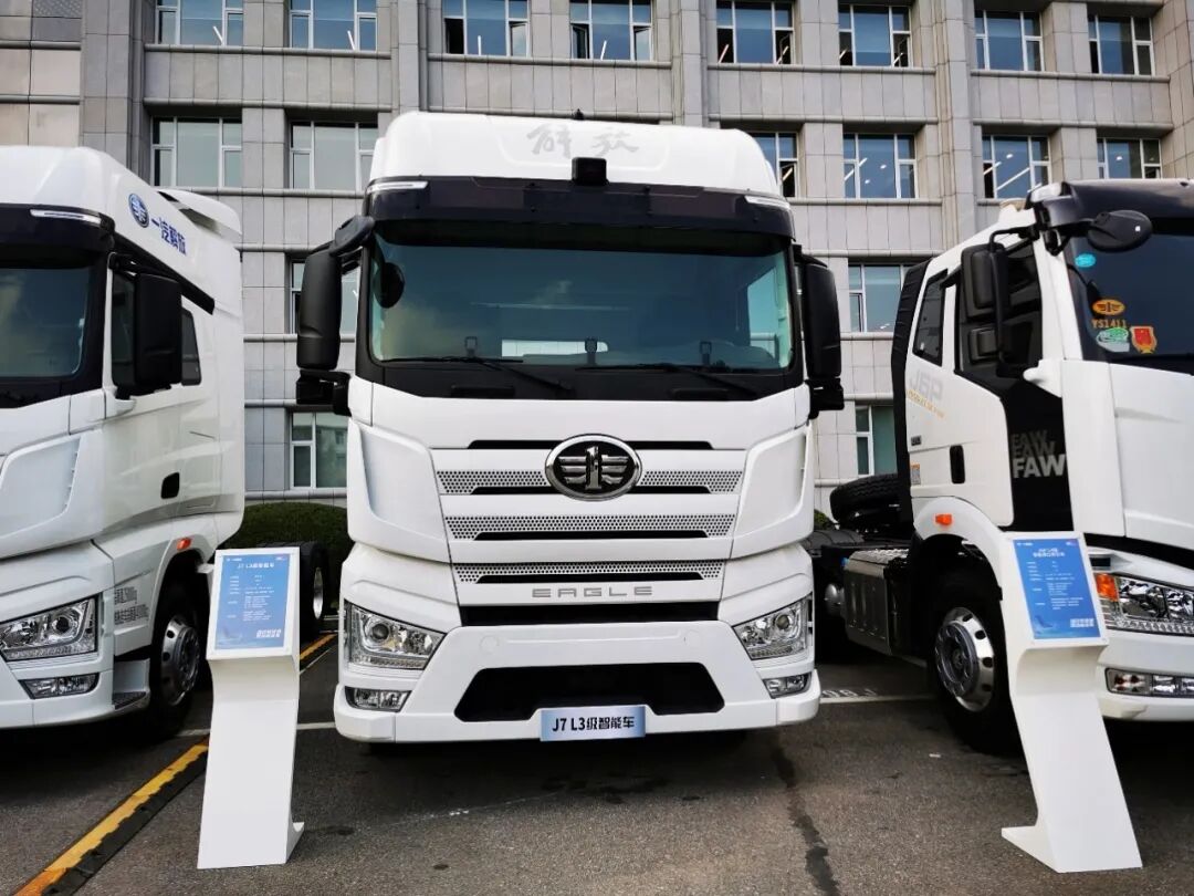 解放1-7代重卡都见过 没有驾驶室和方向盘的重卡见过吗？造型太科幻了（附高清大图）