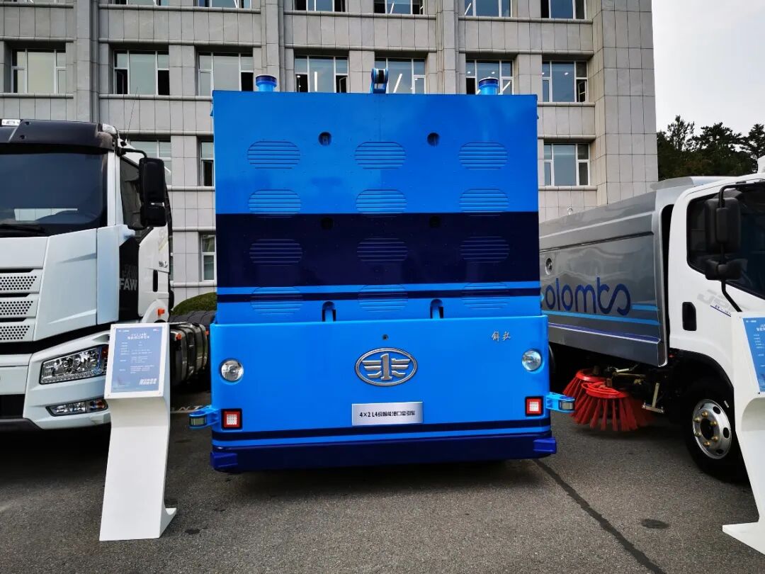 解放1-7代重卡都见过 没有驾驶室和方向盘的重卡见过吗？造型太科幻了（附高清大图）