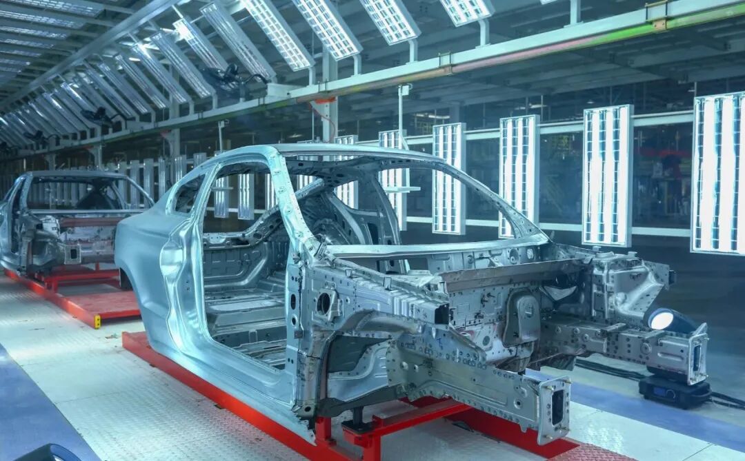 零跑 S01 白车身正式下线 明年第一季度开启量产_话题文章_新出行