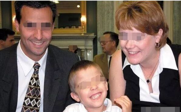 怎么用手抓到子宫21周的胎儿从子宫伸出“希望之手”抓住医生，生命的奇迹！_https://www.jmylbn.com_新闻资讯_第6张