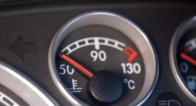 開車時別忘了將它關掉,一半油被“偷”走,車主:后悔沒早知道!