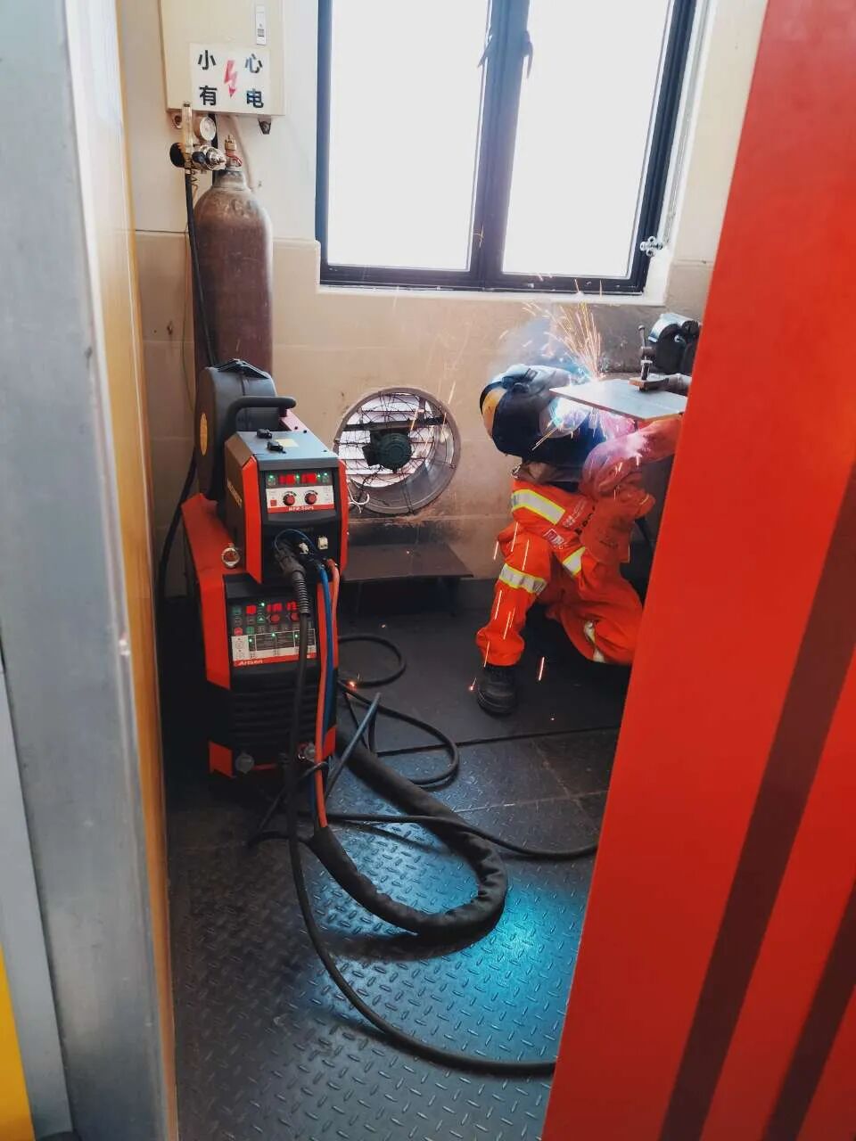 珠海市第二届职业技能大赛焊工、数控车工、数控铣工、特种机车行业叉车技能竞赛 - 考试现场