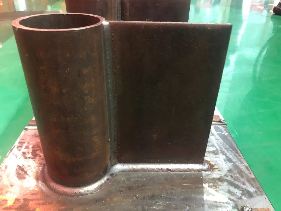 选手们使用麦格米特焊机焊接的工件