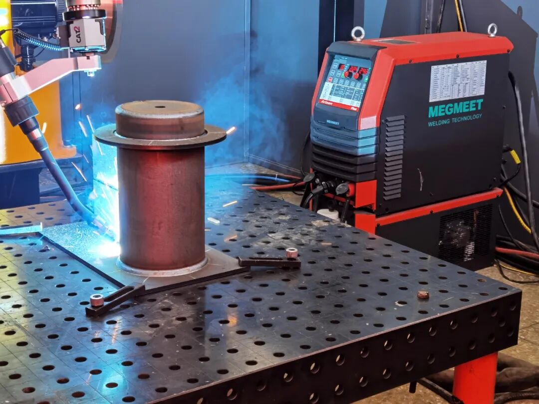 “全国智能焊接机器人操作工竞赛比赛焊接过程” -麦格米特焊机