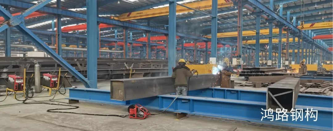 Honglu-Steel on-site welding picture