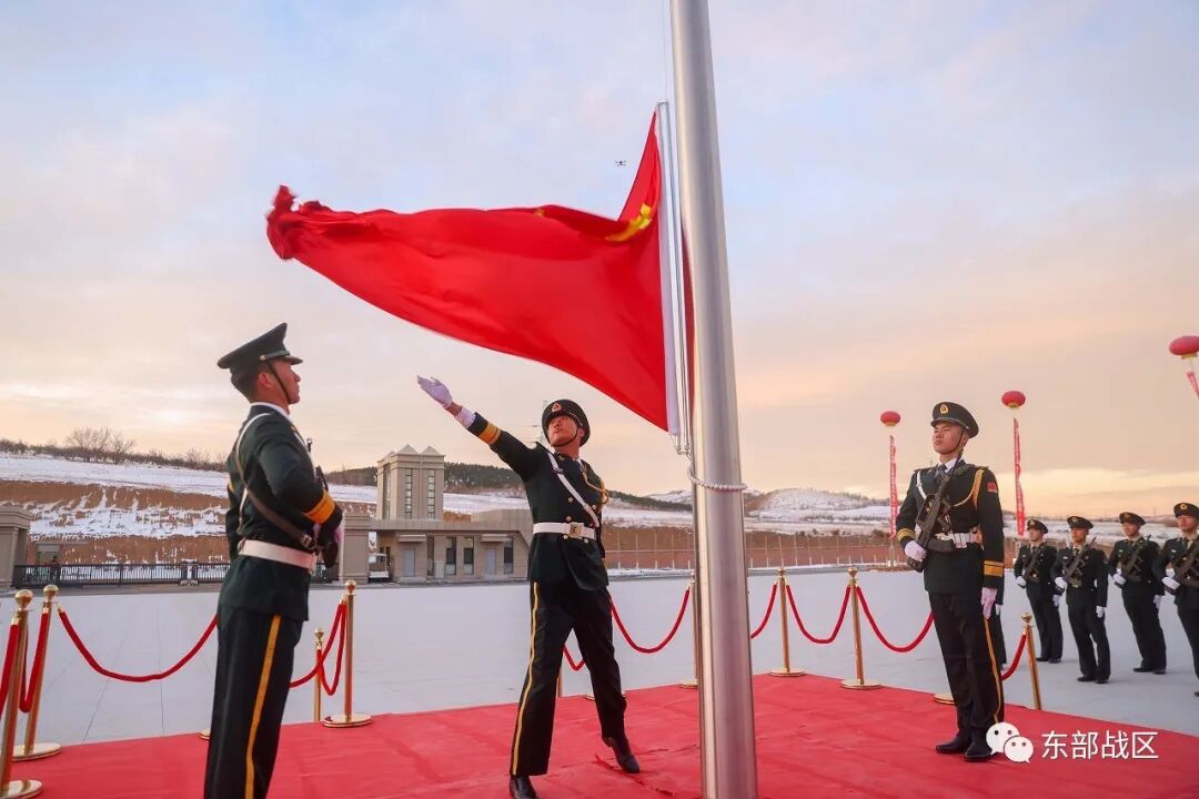 2023年第一天,东部战区各部队隆重举行升旗仪式 - 东部战区 - 微信