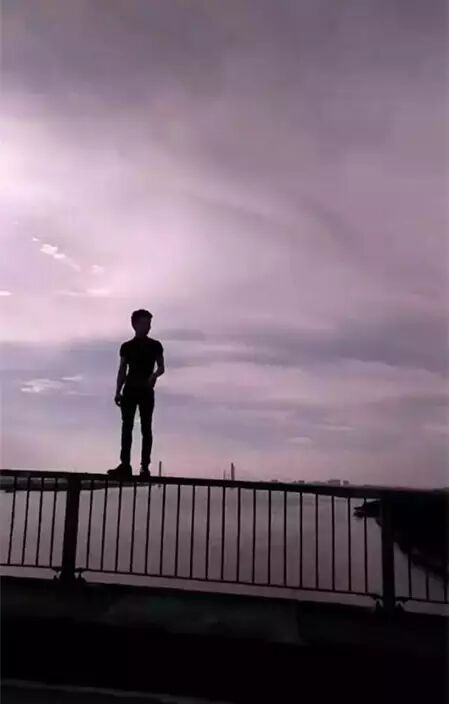 7月5日下午5时许,接到群众报案称有男子在外海大桥欲跳桥,随后,外海