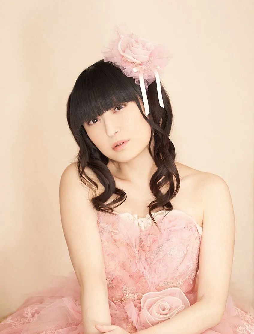 一面开小号舞单身人设 一面装白莲花 嗲翻八百万宅男后被拍到是壮汉 美少女挖掘机 二十次幂