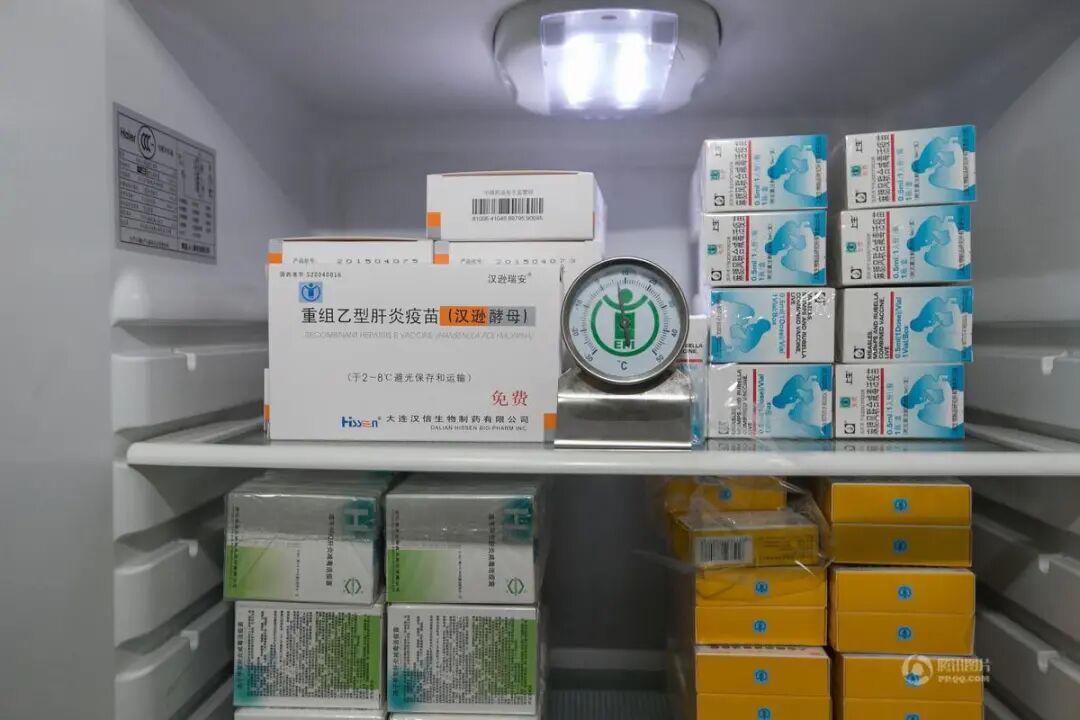 疫苗 什么注射器疾控工作者：有些接种点疫苗冰箱除了放榨菜，还放过西瓜、冰淇淋..._https://www.jmylbn.com_新闻资讯_第7张