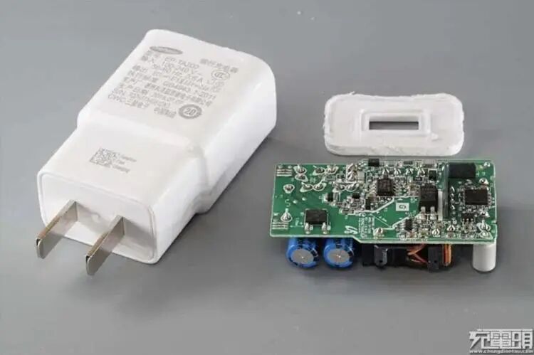 为啥不能统一充电协议？手机不配充电器真的是好事儿吗？的图4