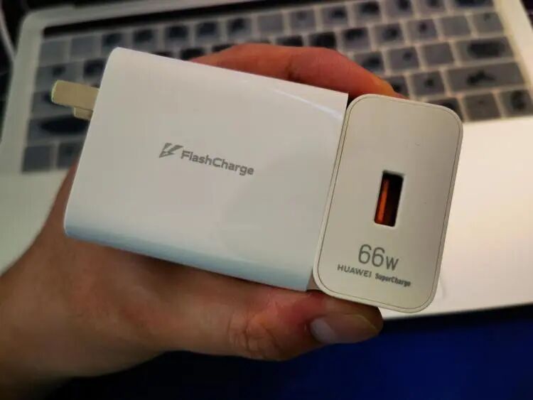 为啥不能统一充电协议？手机不配充电器真的是好事儿吗？的图6