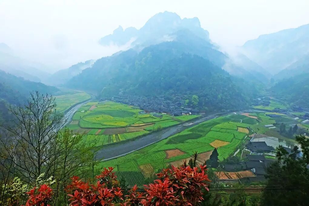 圣山护佑的苗寨湖南省保靖县吕洞山镇吕洞村记