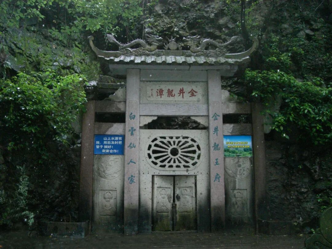 05斗岩风景区「遥看斗岩岩岩皆佛,近看千佛佛佛皆岩」探访斗岩大佛