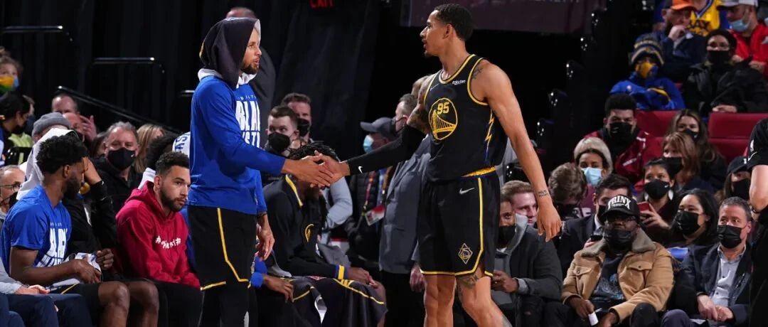 舒服了！37分大胜，库里14助攻，库明加12次罚球让克莱咋舌