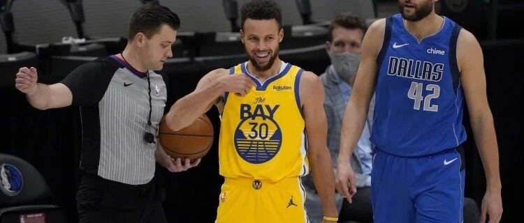 库里持球！赶紧安排吧科老头！