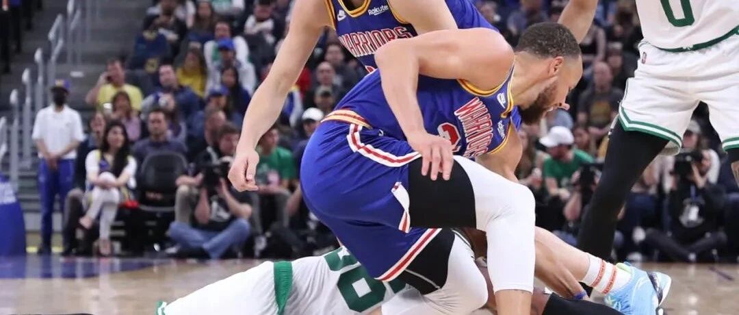 最新！库里左脚韧带扭伤，无限期缺阵