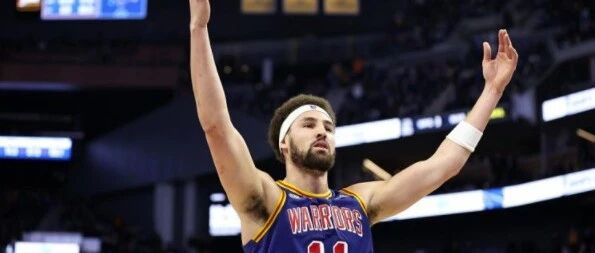 克莱复出后变持球手！明日战雷霆，美国杨毅看好勇士