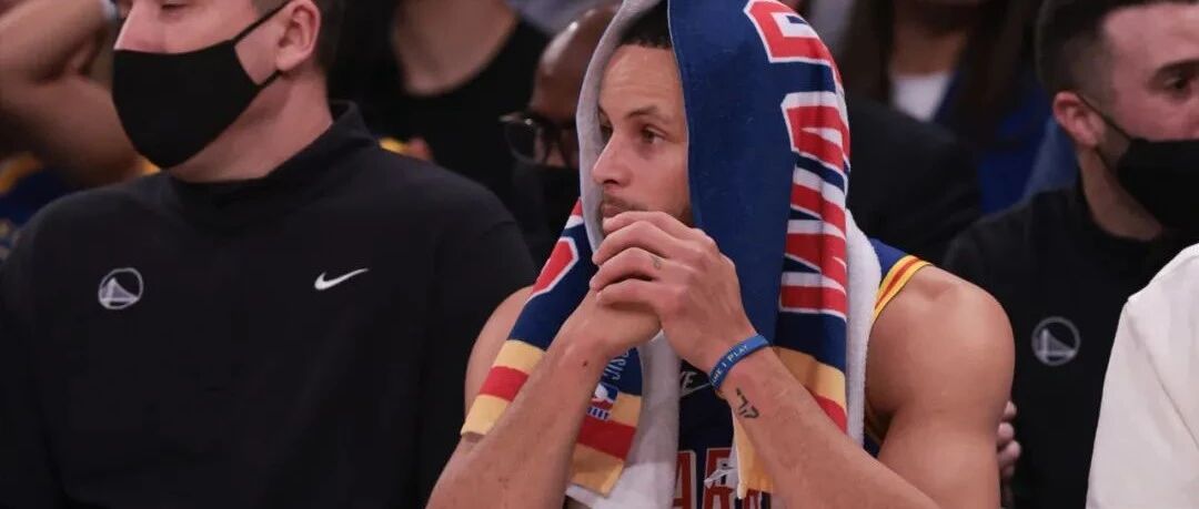 3连胜后！勇士6人提前溜回湾区，一哥怒掀棺材板，库里又破一三分纪录