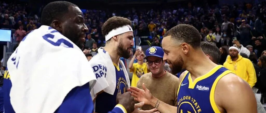 1004天后！三巨头再合体，库里生日夜飙47分，追梦完美复出秀