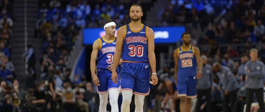 3场2败！库里失准拿27分，科尔给球队放假，库明加穆迪发展联盟合砍49分