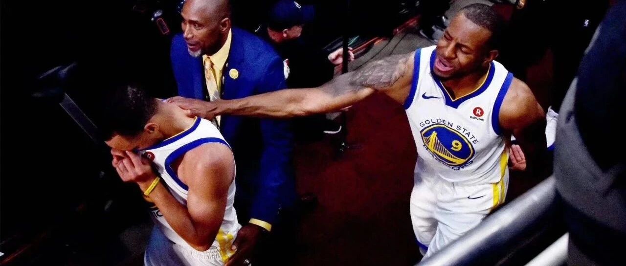 啥时候回来？伊戈达拉：仍跟勇士队员每天联络，不允许有人说库里坏话