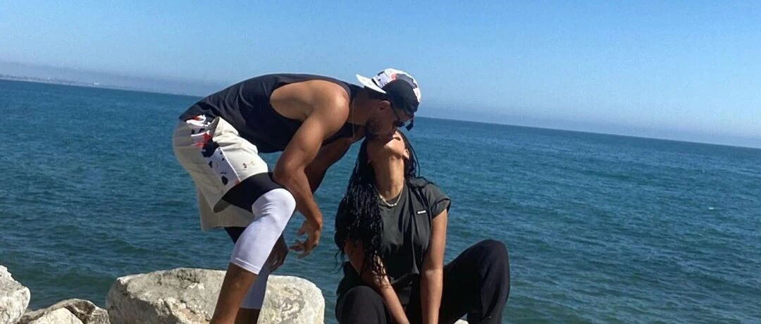 别人比赛咱上网冲浪，库里大秀恩爱，科尔急了，大卫西评维金斯